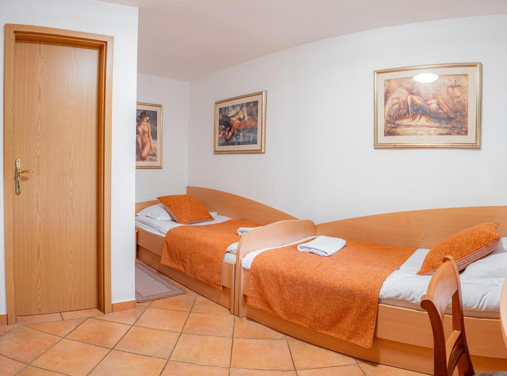 Hotel Gostilna Vovko ノヴォ メスト エクステリア 写真